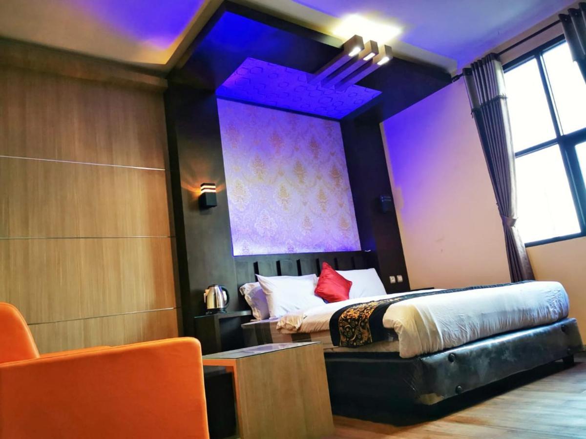 Oyo 822 Hotel Mukti Jaya Purwokerto Esterno foto