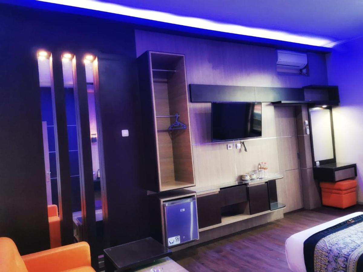 Oyo 822 Hotel Mukti Jaya Purwokerto Esterno foto