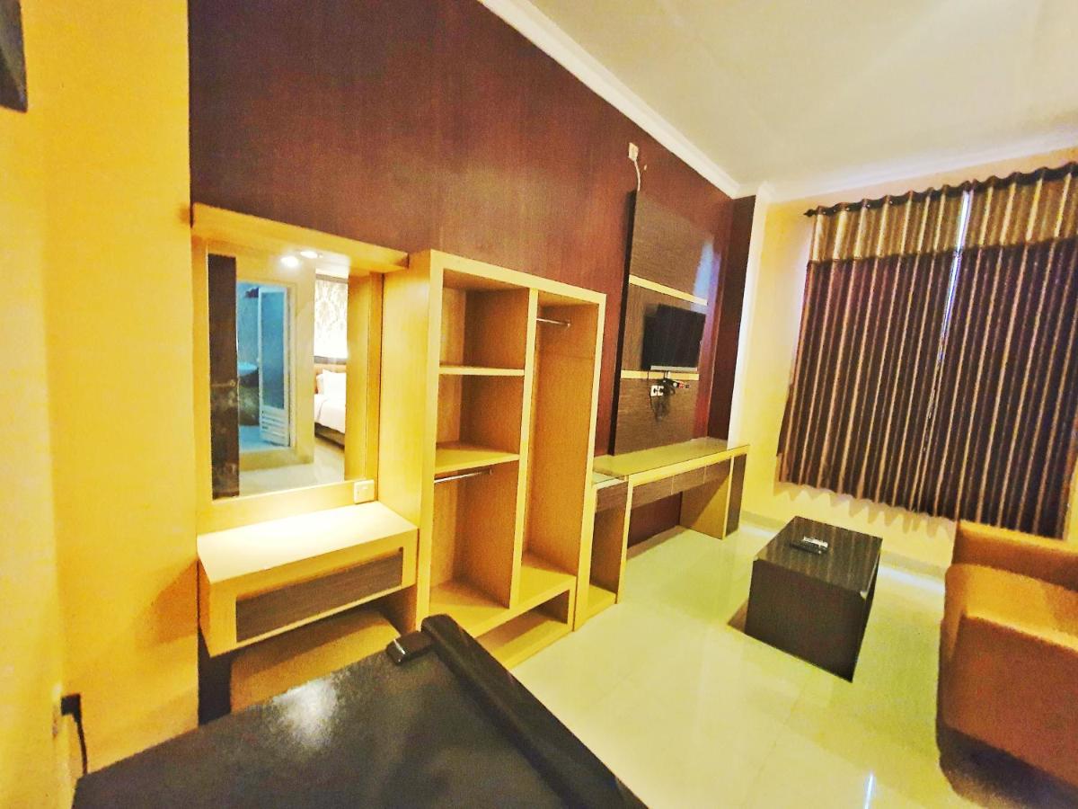 Oyo 822 Hotel Mukti Jaya Purwokerto Esterno foto