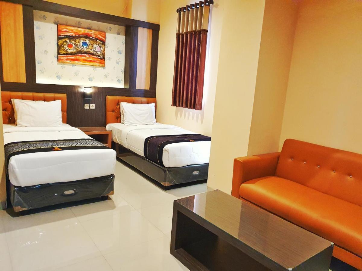 Oyo 822 Hotel Mukti Jaya Purwokerto Esterno foto
